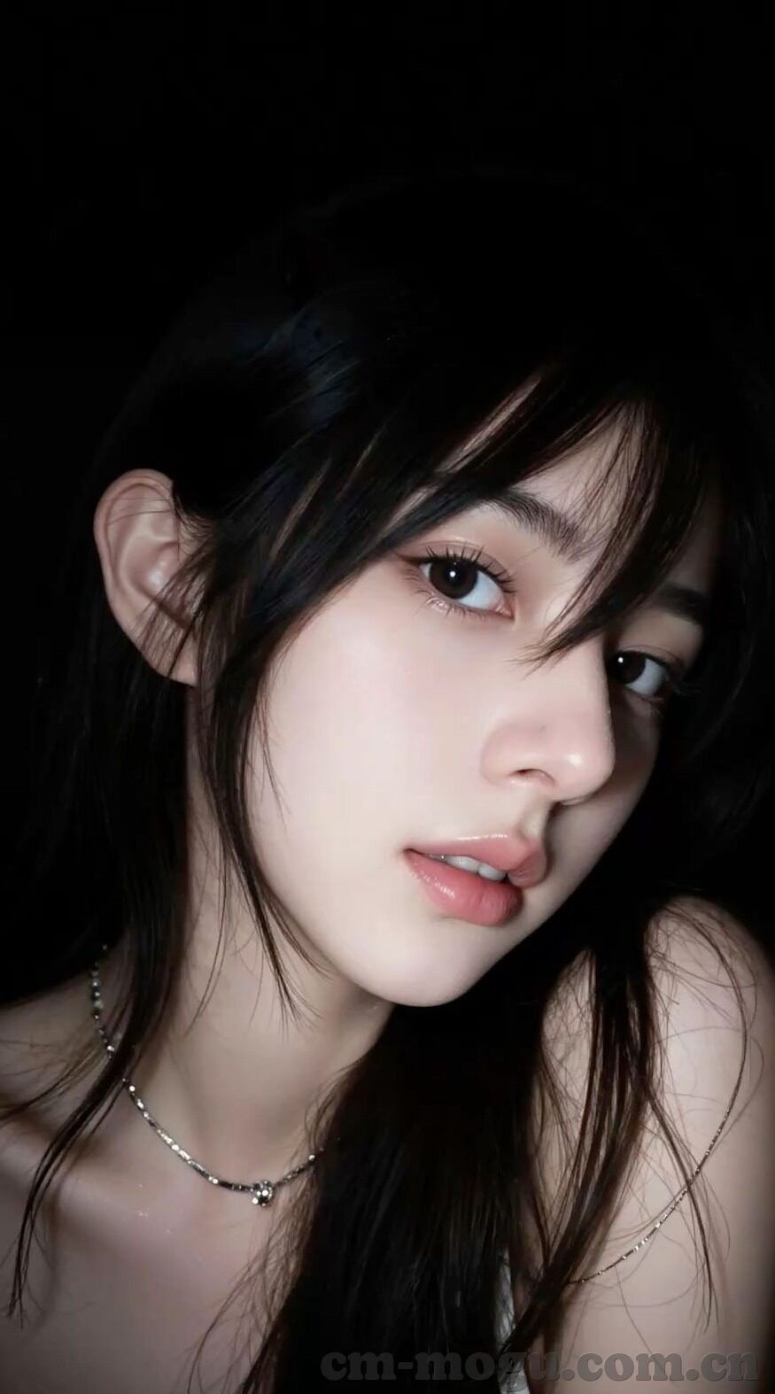 黑暗之中:人妻彩乃的不贞妄想-黑暗中的幻想，人妻彩乃的秘密欲望